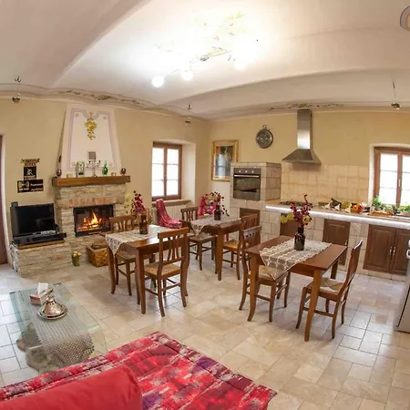 Alloggio per agriturismo Rihane Sinio